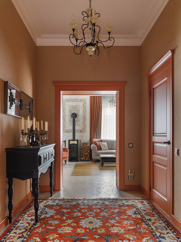 Фотография: Прихожая в стиле Классический, Эклектика, Дом, Проект дня, Дом и дача, Татарстан, Кирпичный дом, 4 и больше, Более 90 метров, современный с элементами классики и роскоши, Зарина Гайворонская – фото на INMYROOM