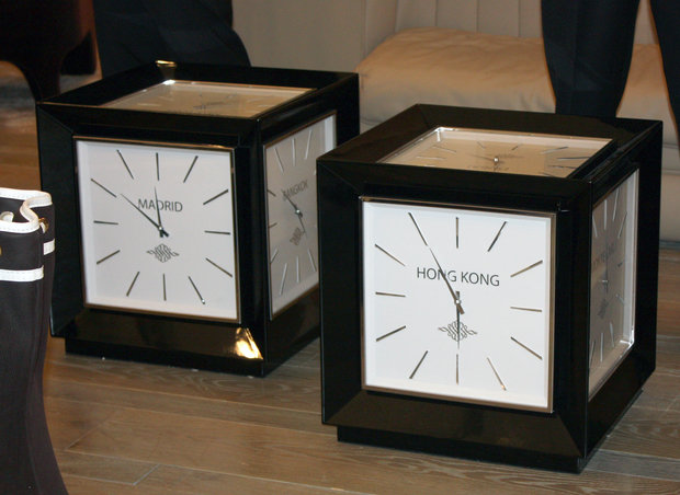 Фотография: Аксессуары в стиле Современный, Artemide, Flos, PROVASI, Индустрия, События, Маркет, Мягкая мебель, Missoni, Пэчворк, Porada, LLADRO – фото на INMYROOM