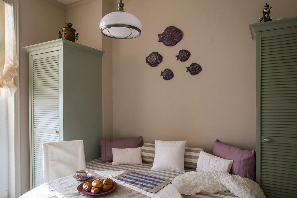 Фотография: Кухня и столовая в стиле Прованс и Кантри, Эклектика, Классический, Квартира, Проект недели – фото на INMYROOM Фотография: Кухня и столовая в стиле Прованс и Кантри, Эклектика, Классический, Квартира, Проект недели – фото на INMYROOM