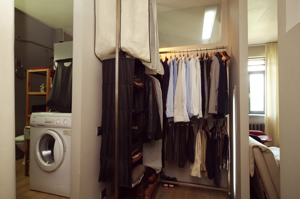 Фотография: в стиле , Малогабаритная квартира, Квартира, Цвет в интерьере, Дома и квартиры, Перепланировка, Серый, Пол, Подиум – фото на INMYROOM