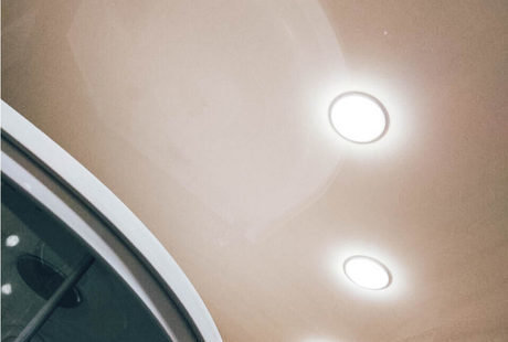 Натяжные потолки в двухкомнатной квартире