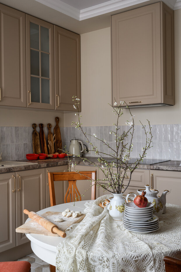 Фотография: Кухня и столовая в стиле Классический, Эклектика, Квартира, Проект дня, Краснодар, Кирпичный дом, 2 комнаты, 60-90 метров, современный с элементами классики и роскоши, Яня Трубицына – фото на INMYROOM