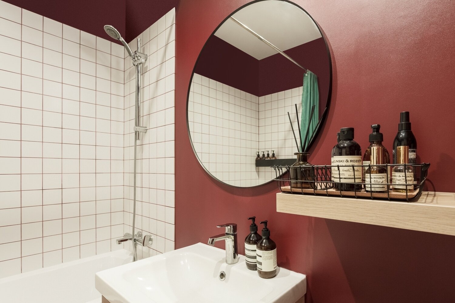 Фотография: Ванная в стиле Современный, Скандинавский, Малогабаритная квартира, Квартира, Проект недели, Краснодар, 2 комнаты, 40-60 метров, Монолитно-кирпичный, Denish Design, Кристина Селютина – фото на INMYROOM Фотография: Ванная в стиле Современный, Скандинавский, Малогабаритная квартира, Квартира, Проект недели, Краснодар, 2 комнаты, 40-60 метров, Монолитно-кирпичный, Denish Design, Кристина Селютина – фото на INMYROOM