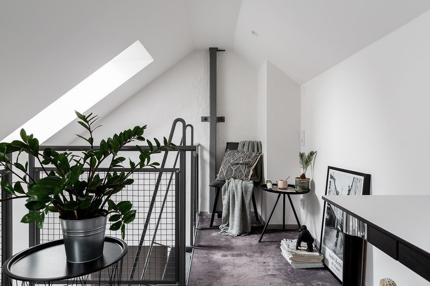 Фотография: Кабинет в стиле Лофт, Кухня и столовая, Гостиная, Декор интерьера, Квартира, Белый, Серый, 2 комнаты – фото на INMYROOM Фотография: Кабинет в стиле Лофт, Кухня и столовая, Гостиная, Декор интерьера, Квартира, Белый, Серый, 2 комнаты – фото на INMYROOM