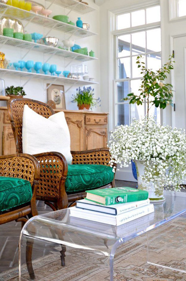 Фотография: Гостиная в стиле Прованс и Кантри, Эклектика, Декор интерьера, Дизайн интерьера, Цвет в интерьере – фото на INMYROOM