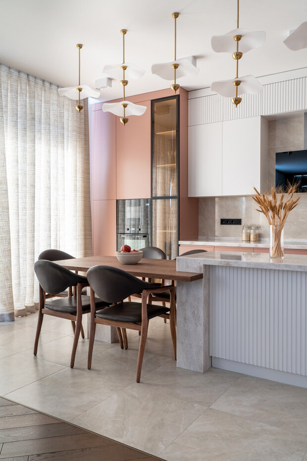 Фотография: Кухня и столовая в стиле Классический, Современный, Эклектика, Квартира, Проект недели, Казахстан, 4 и больше, Более 90 метров, Алматы, Pinteriors – фото на INMYROOM