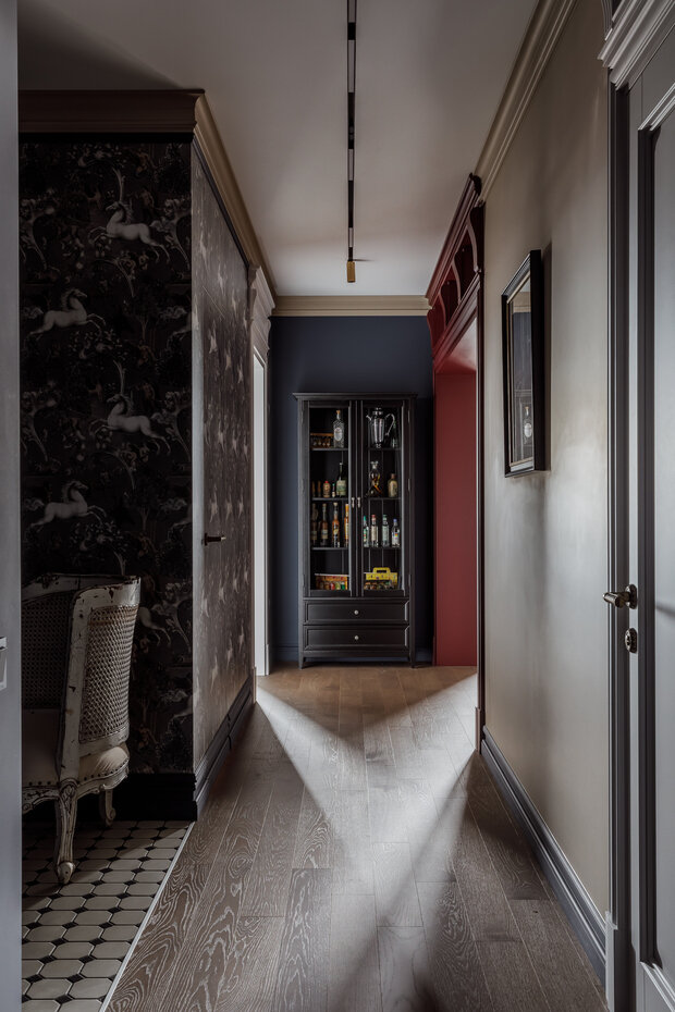 Фотография: Прихожая в стиле Эклектика, Квартира, Проект дня, 3 комнаты, Более 90 метров, Тюмень, современный с элементами лофта, эклектика с элементами классики, Анна Селиванова – фото на INMYROOM