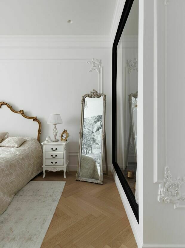 Фотография: Спальня в стиле Классический, Современный, Квартира, Проект дня, Москва, 2 комнаты, 60-90 метров, современный с элементами классики и роскоши, современный с элементами неоклассики, Ксения Луб – фото на INMYROOM