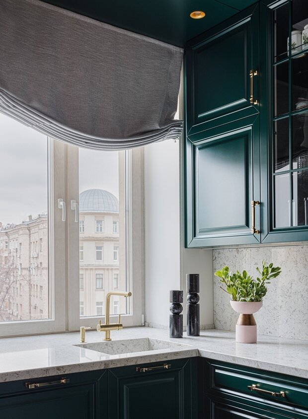 Фотография: Кухня и столовая в стиле Классический, Современный, Эклектика, Малогабаритная квартира, Квартира, Проект недели, Москва, Сталинка, Кирпичный дом, 2 комнаты, 40-60 метров, ELF Interior, Елена Гладкова, Марианна Островская – фото на INMYROOM