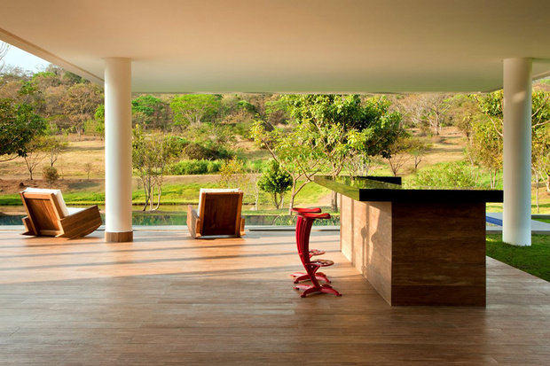 Фотография: Балкон, Терраса в стиле Современный, Эклектика, Декор интерьера, Дом, Дома и квартиры, Архитектурные объекты – фото на INMYROOM