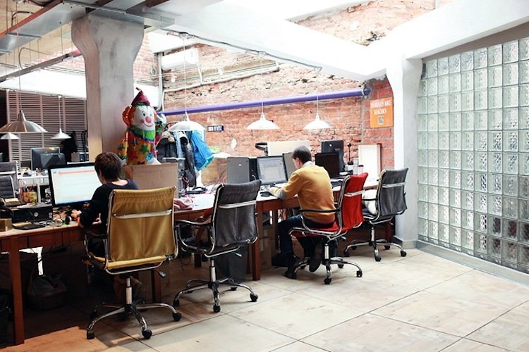 Фотография: Офис в стиле Прованс и Кантри, Лофт, Современный, Офисное пространство, Индустрия, Люди – фото на INMYROOM Фотография: Офис в стиле Прованс и Кантри, Лофт, Современный, Офисное пространство, Индустрия, Люди – фото на INMYROOM