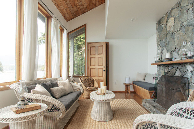 Фотография: Гостиная в стиле Прованс и Кантри, Эко, Белый, Бежевый, Дом и дача – фото на INMYROOM