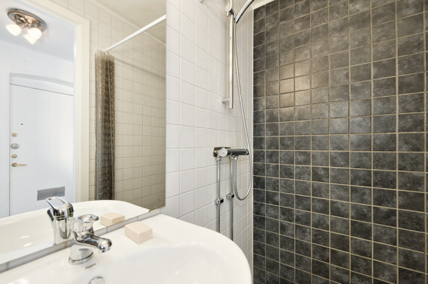 Фотография: Ванная в стиле Скандинавский, Малогабаритная квартира, Квартира, Цвет в интерьере, Дома и квартиры, Белый – фото на INMYROOM