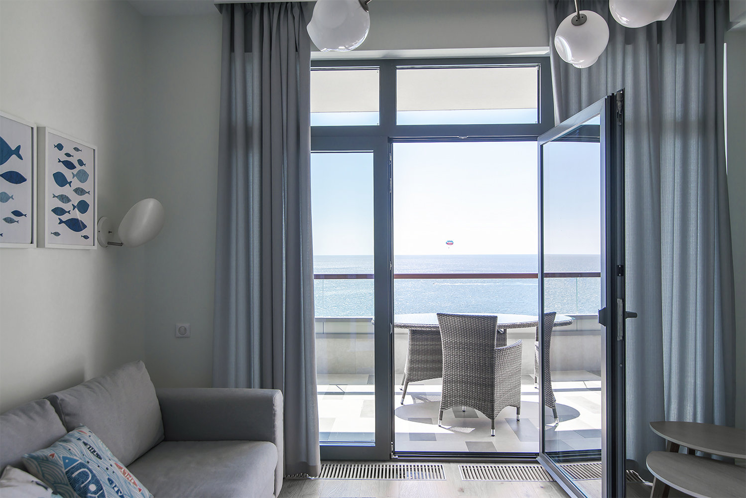 Фотография: Гостиная в стиле Современный, Квартира, Крым, Проект недели, 2 комнаты, 40-60 метров, Татьяна Казанцева, Монолитно-кирпичный, Ялта – фото на INMYROOM Фотография: Гостиная в стиле Современный, Квартира, Крым, Проект недели, 2 комнаты, 40-60 метров, Татьяна Казанцева, Монолитно-кирпичный, Ялта – фото на INMYROOM