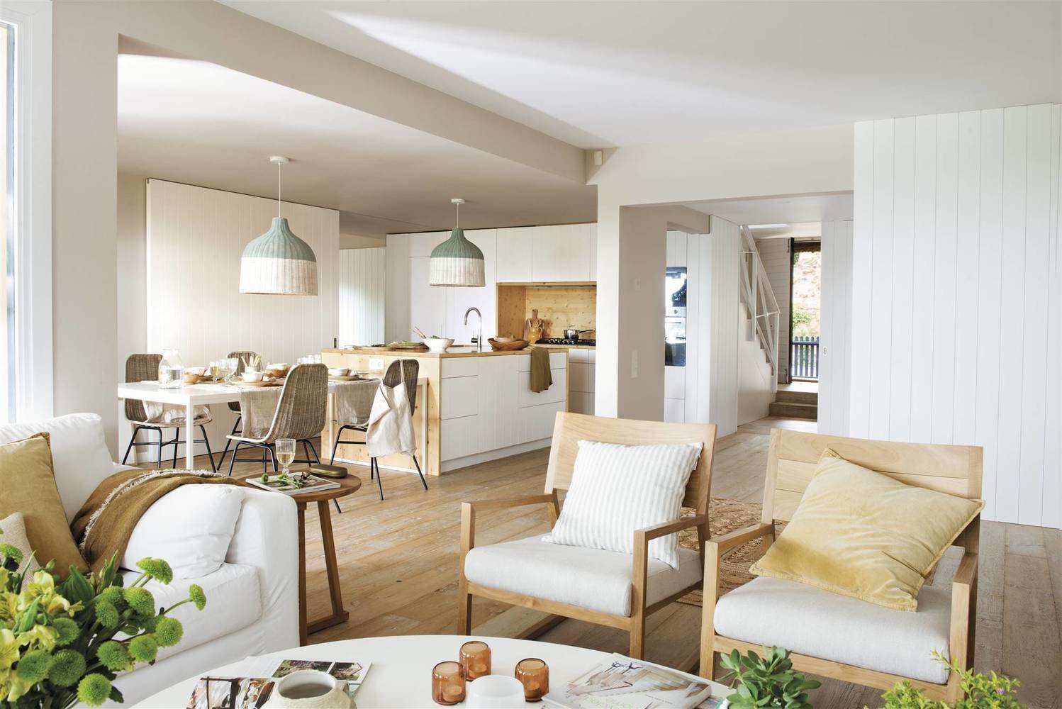 Фотография: Гостиная в стиле Скандинавский, Современный, Декор интерьера, Дом, Белый, Желтый, Оранжевый, Эко – фото на INMYROOM