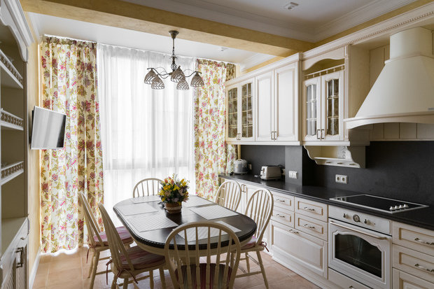 Фотография: Кухня и столовая в стиле Классический, Прованс и Кантри, Лофт, Квартира, Проект недели, Москва, Альбина Алиева, Монолитный дом, 4 и больше, Более 90 метров – фото на INMYROOM