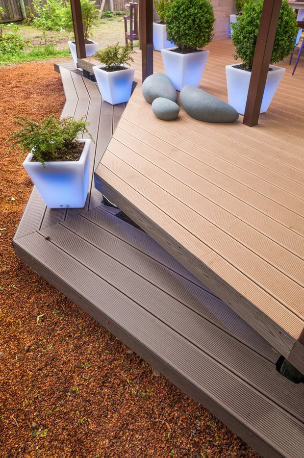 Фотография: Терраса в стиле Современный, Эко, Прованс и Кантри, Эклектика, MW-LIGHT, Мебель и свет, Белый, Дача, Зеленый, Бежевый, Коричневый, Подмосковье, Дом и дача, Фундэкс, Еврогриль, Степан.Ру, Малаховка, HOROZ Electric, Уютерра, Rondell, Zeta, «Хомгарт», Terradeck, Gliga Stone, НЕОПОРМ, Полигаль Восток, Тамак, ROYS, Роман Белянин, Алексей Жбанко, кашпо с подсветкой, освещение на террасе, облицовка из гибкого камня, потолок из поликарбоната – фото на INMYROOM