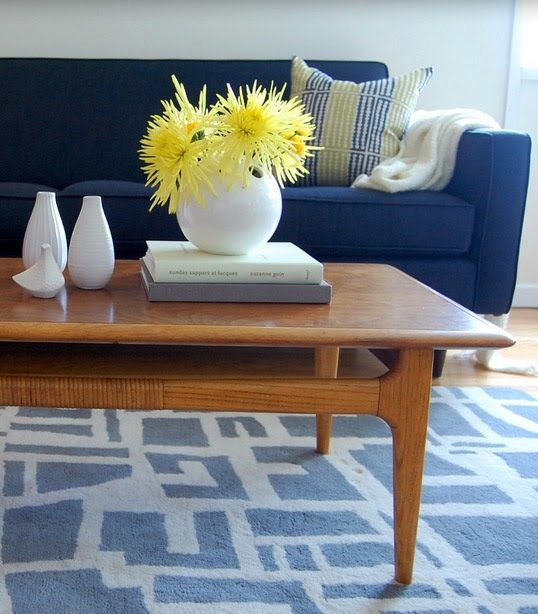 Фотография: Гостиная в стиле Скандинавский, Декор интерьера, Аксессуары, Декор, Декор дома, Цветы, Журнальный столик – фото на INMYROOM