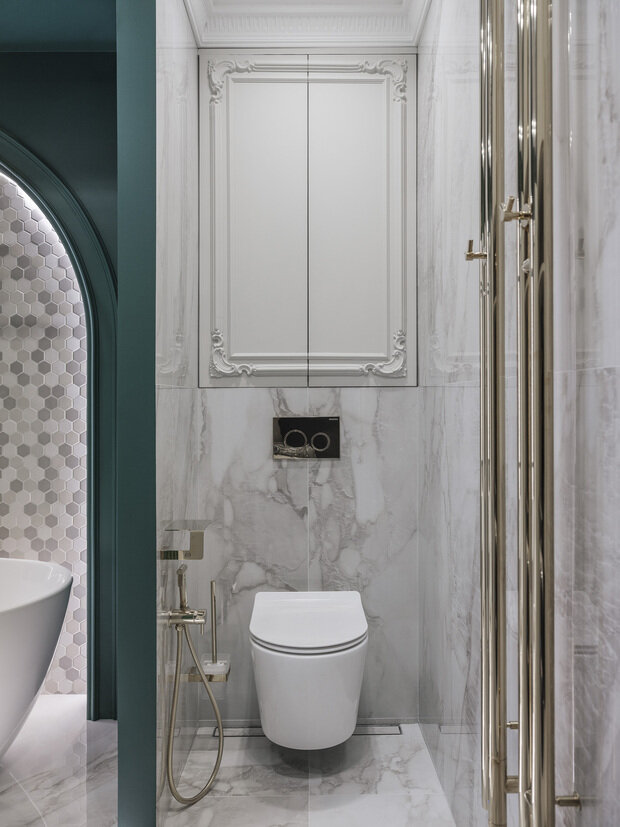 Краска Little Greene идеально подходит для использования в кухнях, ванных комнатах и других помещениях, где высокая влажность и повышенный риск возникновения загрязнений и пятен. Она быстро сохнет и не имеет неприятного запаха, что делает ее удобной в использовании.