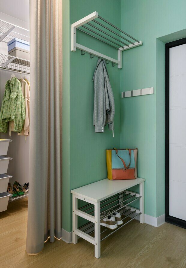 Фотография: Прихожая в стиле Современный, Малогабаритная квартира, Квартира, Проект дня, 1 комната, до 40 метров, Наталья Кадочникова – фото на INMYROOM