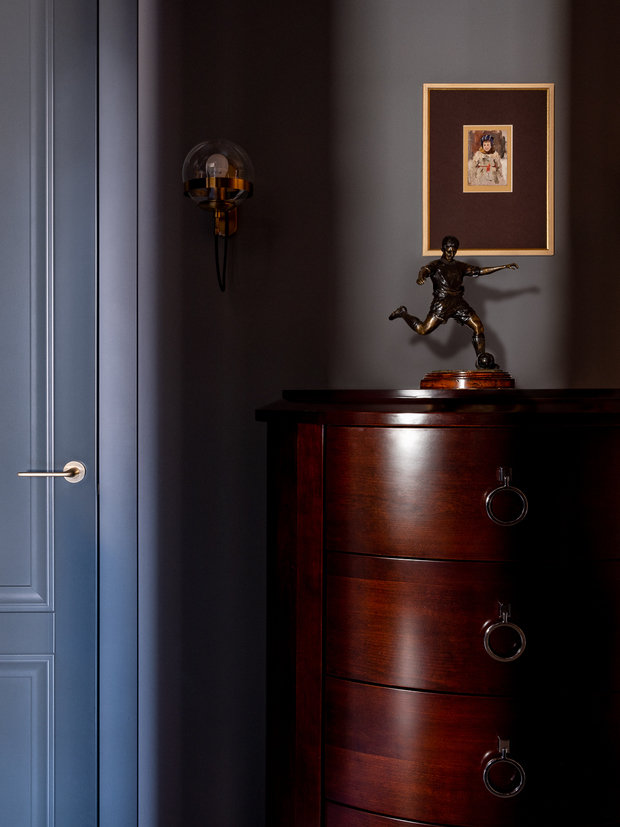 Фотография: Прихожая в стиле Лофт, Эклектика, Квартира, Проект дня, Москва, Кирпичный дом, 4 и больше, Более 90 метров, Берлога, Елена Тамбиева, Наталья Водопьянова – фото на INMYROOM