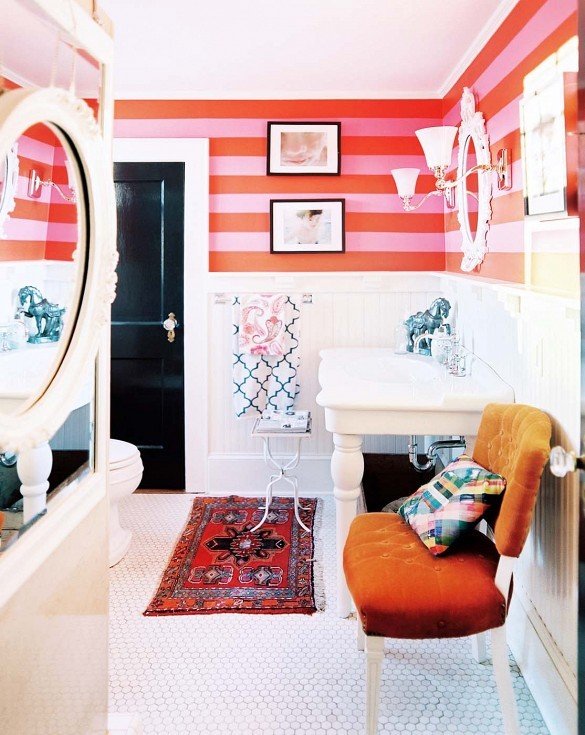 Фотография: Ванная в стиле Эклектика, Декор интерьера, Декор дома, Картины, Окна, Пол – фото на INMYROOM