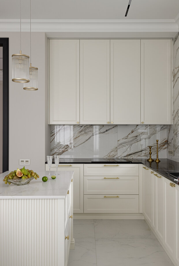 Фотография: Кухня и столовая в стиле Классический, Современный, Дом, Проект дня, Дом и дача, Краснодар, Кирпичный дом, 4 и больше, Более 90 метров, Татьяна Черкашина – фото на INMYROOM