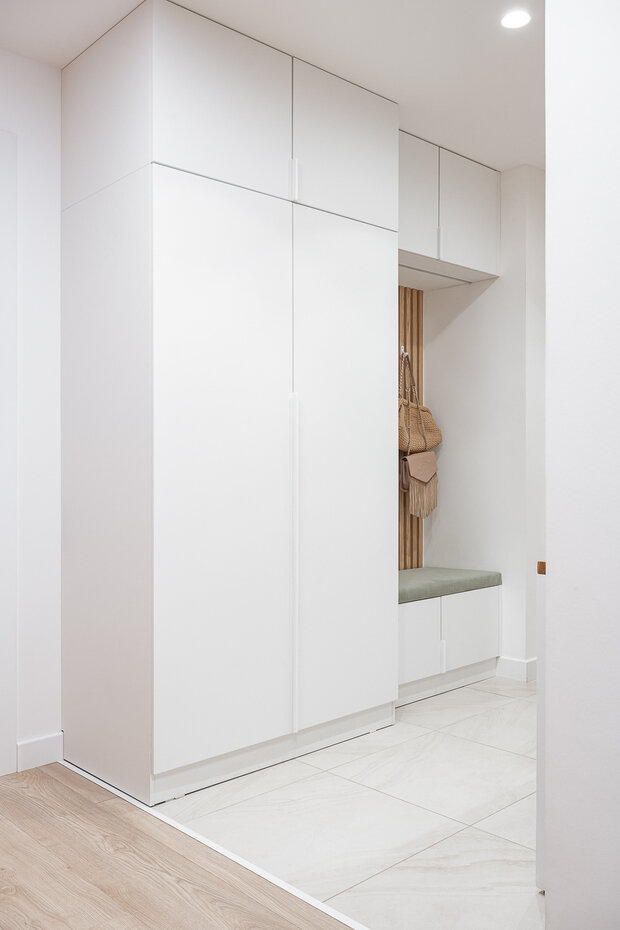 Фотография: Прихожая в стиле Скандинавский, Современный, Эко, Квартира, Проект недели, Москва, Монолитный дом, 4 и больше, Более 90 метров, бюро «Образ жизни», Анастасия Кутовая – фото на INMYROOM
