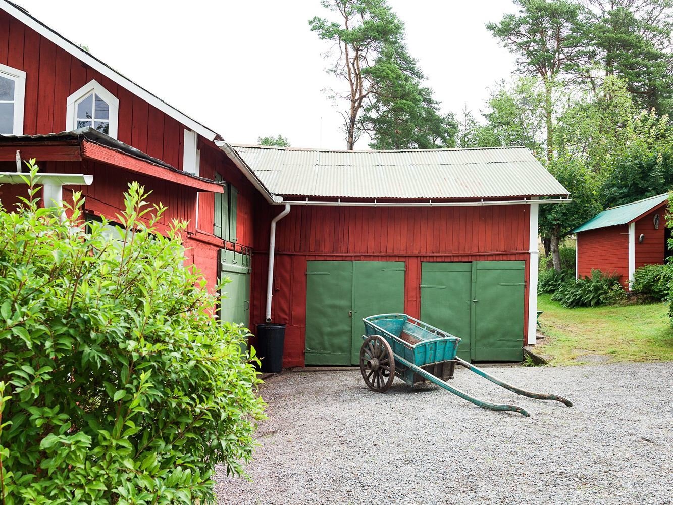 Фотография: в стиле , Прованс и Кантри, Скандинавский, Дом, Белый, Дача, Особняк, Красный, Зеленый, Дом и дача, Более 90 метров – фото на INMYROOM Фотография: в стиле , Прованс и Кантри, Скандинавский, Дом, Белый, Дача, Особняк, Красный, Зеленый, Дом и дача, Более 90 метров – фото на INMYROOM