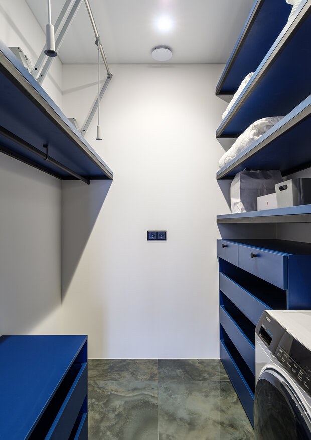 Фотография: Гардеробная в стиле Современный, Эклектика, Квартира, Проект дня, Воронеж, 3 комнаты, Более 90 метров, Олеся Логунова, Полина Пешкова, Collage.Studio – фото на INMYROOM