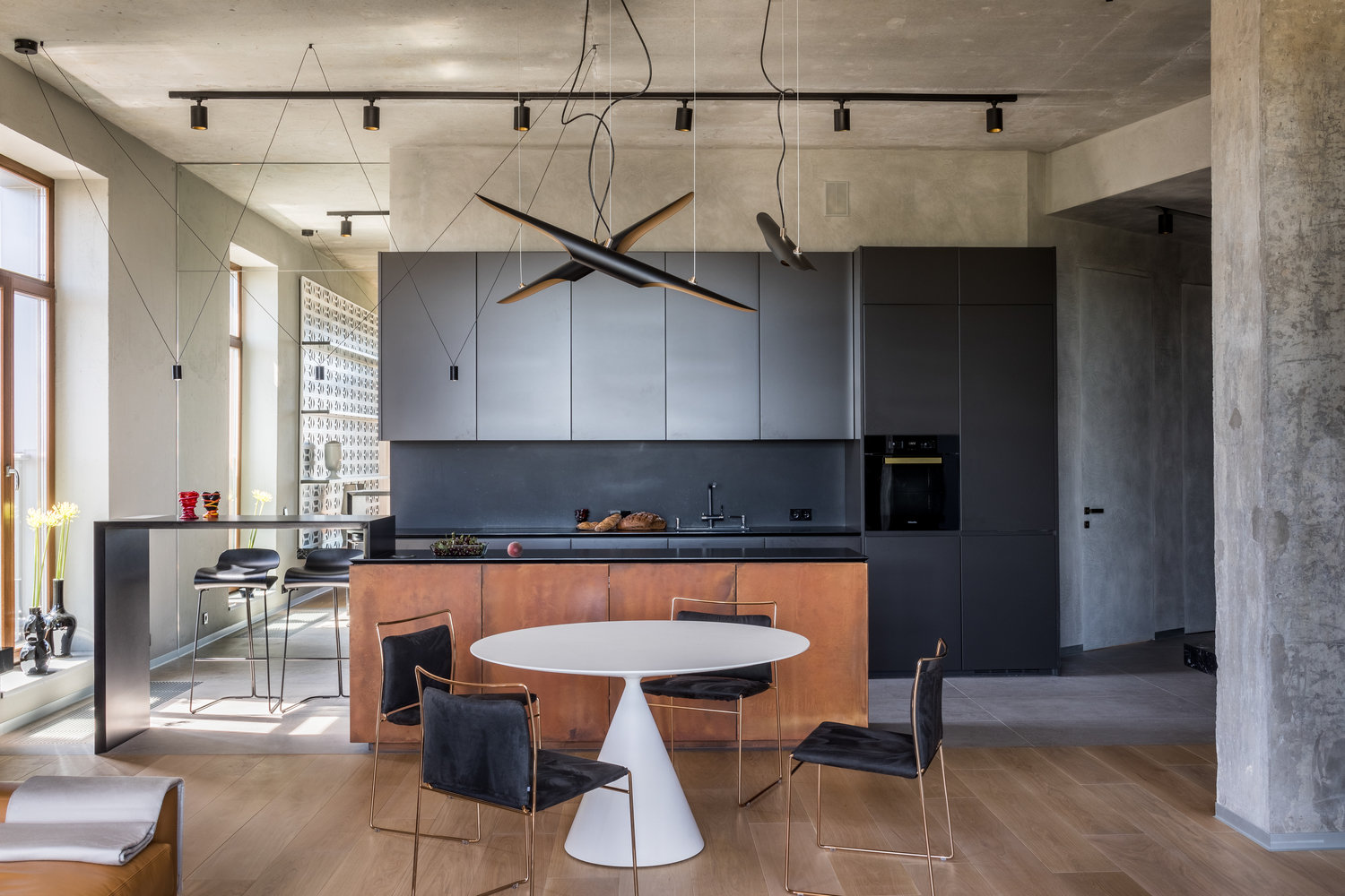 Фотография: Кухня и столовая в стиле Лофт, Квартира, Проект недели, Санкт-Петербург, Монолитный дом, ЖК «Смольный парк», 3 комнаты, Более 90 метров, MK-Interio – фото на INMYROOM Фотография: Кухня и столовая в стиле Лофт, Квартира, Проект недели, Санкт-Петербург, Монолитный дом, ЖК «Смольный парк», 3 комнаты, Более 90 метров, MK-Interio – фото на INMYROOM