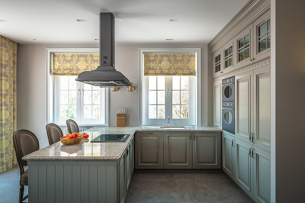 Фотография: Кухня и столовая в стиле Прованс и Кантри, Классический, Проект недели, Дом и дача, Московская область, Таунхаус, Дмитрий Коротецкий, Виктория Коротецкая, Lab21Studio, дуплекс – фото на INMYROOM