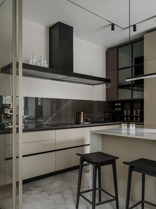 Фотография: Кухня и столовая в стиле Современный, Квартира, Проект дня, Москва, Кирпичный дом, 4 и больше, Более 90 метров, Валерия Исакова, Мария Куркова – фото на INMYROOM