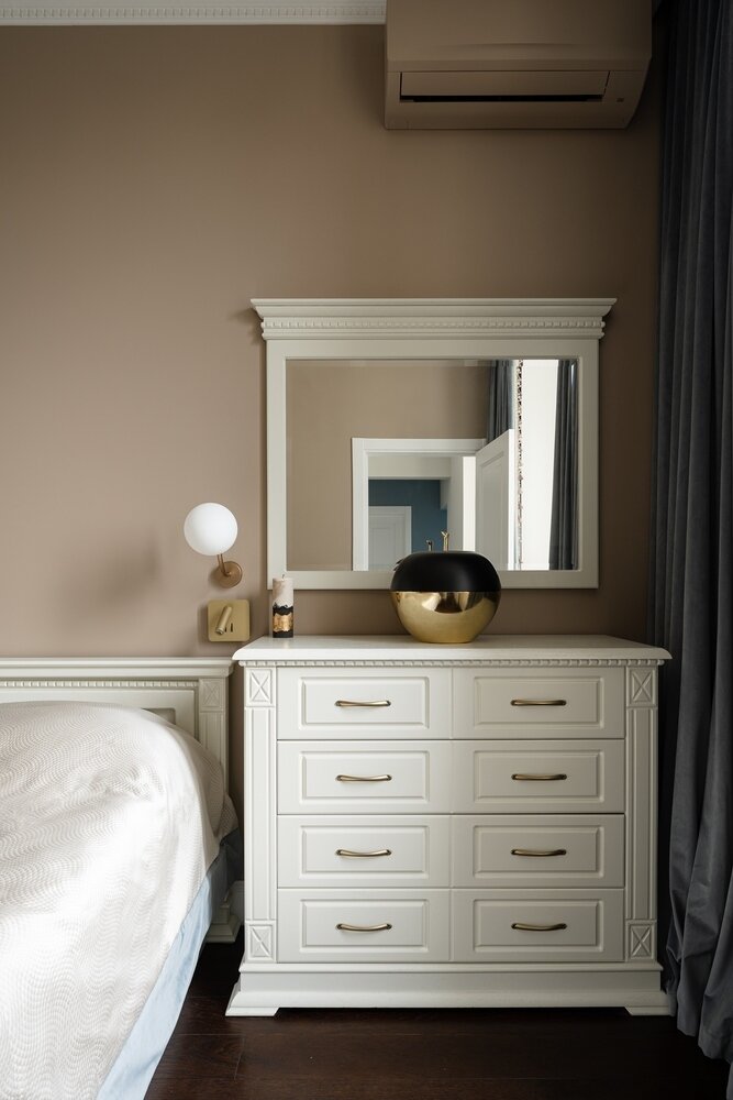 Фотография: Спальня в стиле Классический, Современный, Минимализм, Квартира, Проект недели, Москва, Сталинка, 3 комнаты, 40-60 метров, UN Buro, Анастасия Потапова – фото на INMYROOM