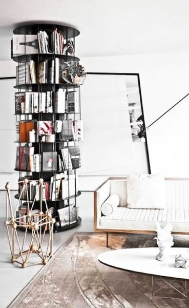 Фотография: Гостиная в стиле Скандинавский, Декор интерьера, Декор, Домашняя библиотека, как разместить книги в интерьере, книги в интерьере – фото на INMYROOM