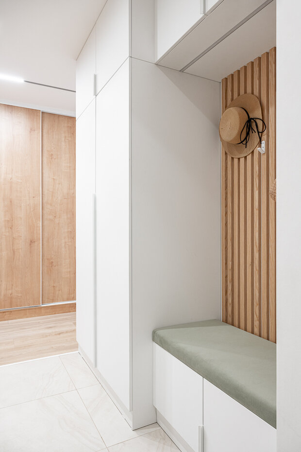 Фотография: Прихожая в стиле Скандинавский, Современный, Эко, Квартира, Проект недели, Москва, Монолитный дом, 4 и больше, Более 90 метров, бюро «Образ жизни», Анастасия Кутовая – фото на INMYROOM