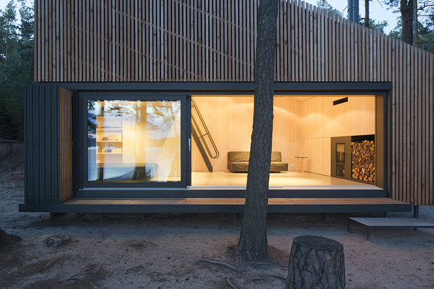 Фотография:  в стиле , Скандинавский, Современный, Дом, Архитектура, Ландшафт, Планировки, Минимализм, Черный, Бежевый, Серый, Эко, Дом и дача, Чехия, Северная Богемия – фото на INMYROOM