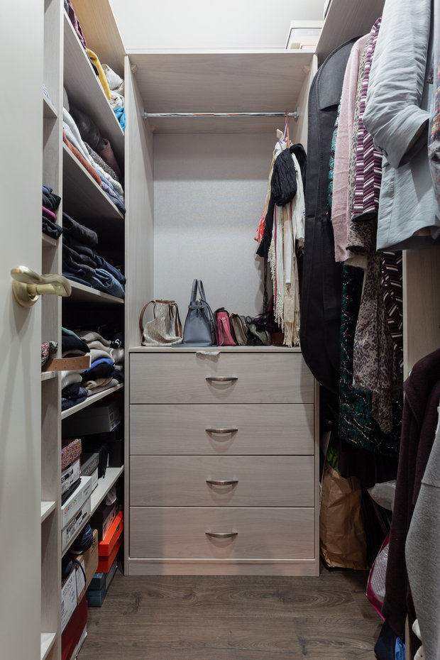 Фотография: Гардеробная в стиле Современный, Классический, Квартира, Проект недели, Samsung, Сталинка, 4 и больше, Более 90 метров, the frame, Наталья Мукосьян – фото на INMYROOM