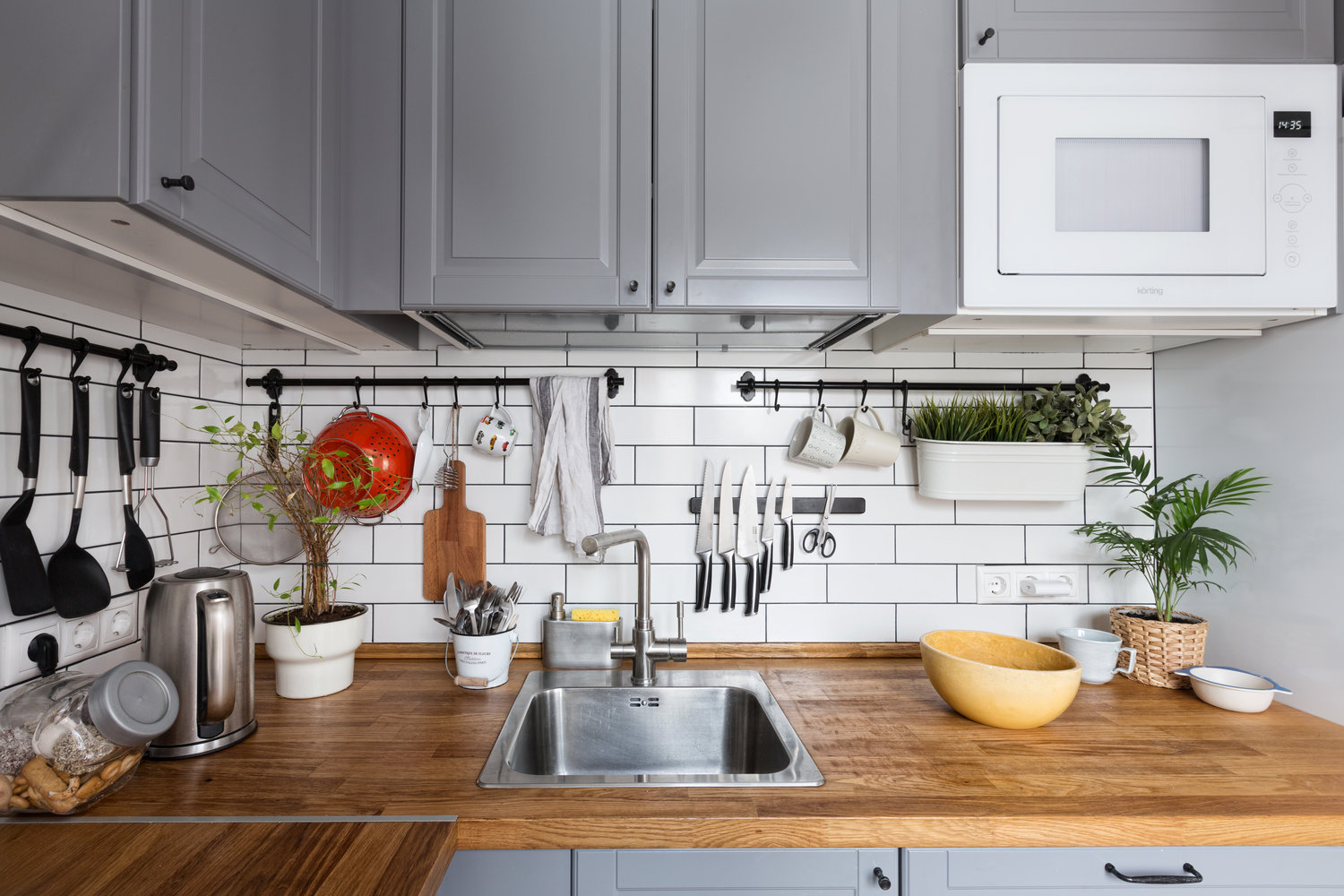 Фотография: Кухня и столовая в стиле Скандинавский, Современный, Квартира, Белый, Проект дня, Зеленый, Желтый, Серый, Герой InMyRoom, Хрущевка, 2 комнаты, 40-60 метров, 1-515/9м, Екатерина Вокина, Ольга Казанцева – фото на INMYROOM Фотография: Кухня и столовая в стиле Скандинавский, Современный, Квартира, Белый, Проект дня, Зеленый, Желтый, Серый, Герой InMyRoom, Хрущевка, 2 комнаты, 40-60 метров, 1-515/9м, Екатерина Вокина, Ольга Казанцева – фото на INMYROOM