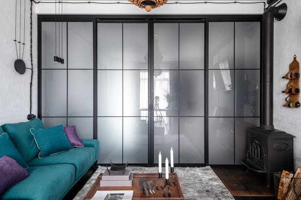 Фотография: Гостиная в стиле Лофт, Эклектика, Квартира, Проект дня, Москва, Сталинка, Кирпичный дом, 2 комнаты, 40-60 метров, Алина Палагина – фото на INMYROOM