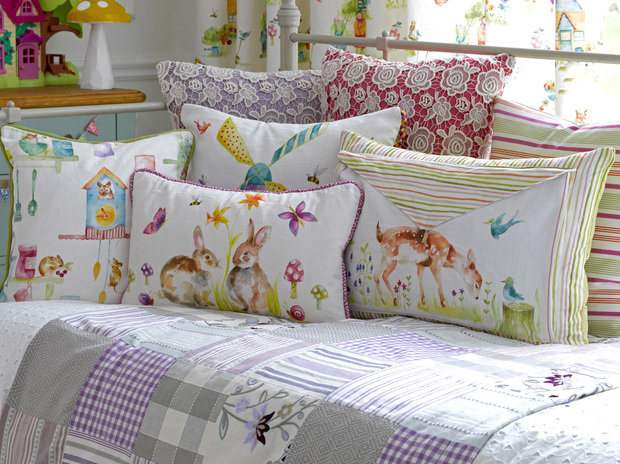 Фотография: Аксессуары в стиле Прованс и Кантри, Современный, Декор интерьера, Мебель и свет, Индустрия, Новости, Обои, Ткани, Подушки, Диван, Галерея Арбен, Принт, Вышивка – фото на INMYROOM