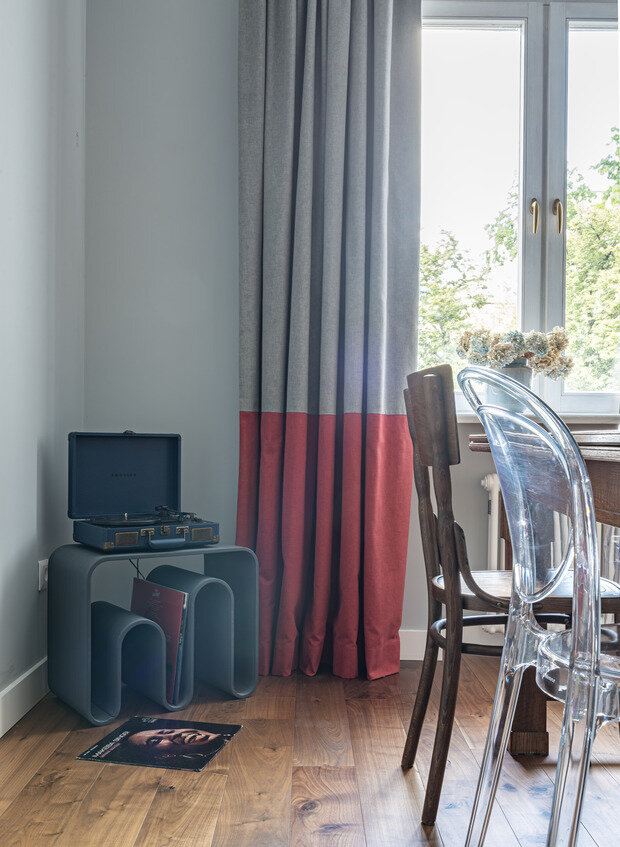 Фотография: Гостиная в стиле Скандинавский, Современный, Эклектика, Квартира, Проект дня, Москва, Сталинка, Кирпичный дом, 3 комнаты, 60-90 метров, эклектичный с элементами этники и современного дизайна, Екатерина Евтихиева – фото на INMYROOM