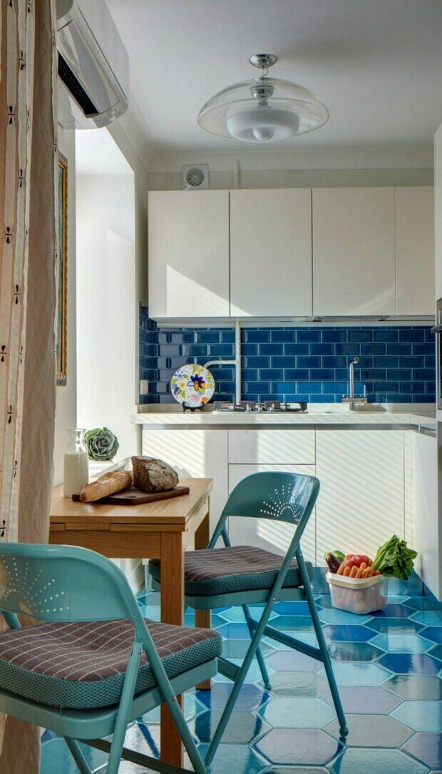 Фотография: Кухня и столовая в стиле Скандинавский, Современный, Минимализм, Малогабаритная квартира, Квартира, Студия, Проект недели, Москва, Кирпичный дом, до 40 метров, Валентина Савескул, II 29-3 – фото на INMYROOM