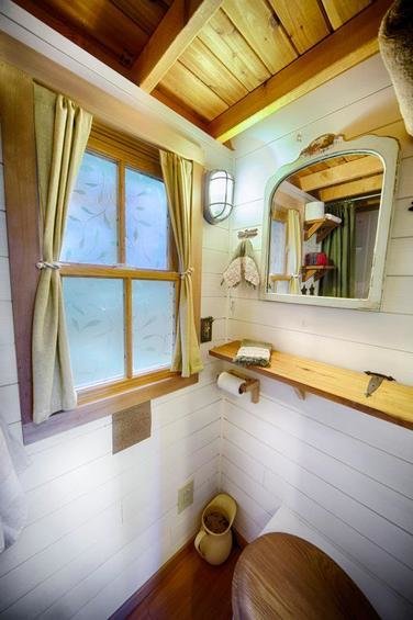 Фотография: Ванная в стиле Прованс и Кантри, Малогабаритная квартира, Дом, США, Дома и квартиры, Чердак, Дом на колесах – фото на INMYROOM