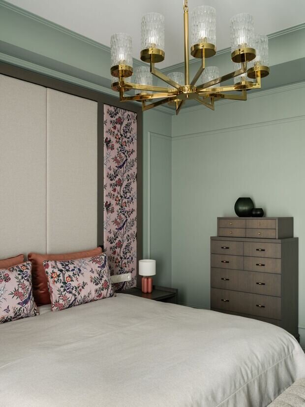 Фотография: Спальня в стиле Классический, Современный, Квартира, Проект дня, Санкт-Петербург, 3 комнаты, 60-90 метров, современный с элементами классики и роскоши, фото интерьера, дизайн интерьера фото, Елизавета Шмиткова, Маурицио Д’Орса – фото на INMYROOM