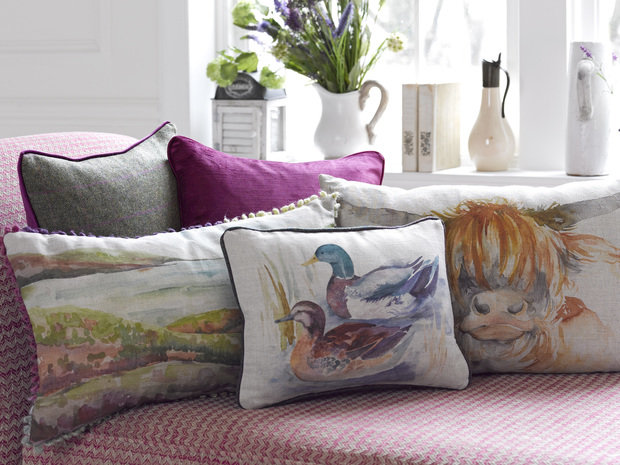 Фотография: Аксессуары в стиле Современный, Декор интерьера, Мебель и свет, Индустрия, Новости, Обои, Ткани, Подушки, Диван, Галерея Арбен, Принт, Вышивка – фото на INMYROOM