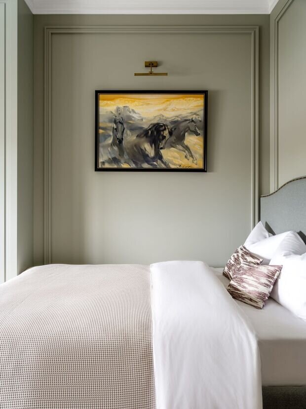 Фотография: Спальня в стиле Классический, Квартира, Проект дня, Москва, Фрунзенская набережная, Сталинка, 4 и больше, Более 90 метров, Виктория Власова, неоклассика с элементами современного – фото на INMYROOM