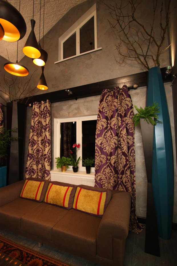 Фото из портфолио Гостиная с резным потолком – фотографии дизайна интерьеров на INMYROOM