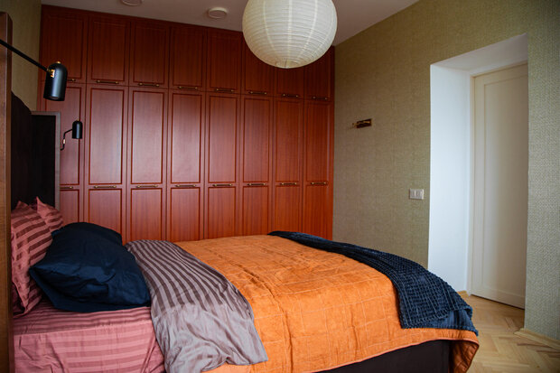 Фотография: Спальня в стиле Современный, Эклектика, Скандинавский, Квартира, Проект дня, Москва, 2 комнаты, 60-90 метров, Павел Фотеев, Винтажный – фото на INMYROOM