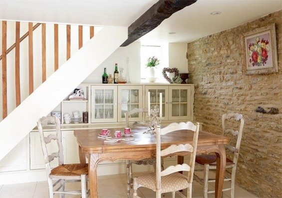 Фотография: Кухня и столовая в стиле Прованс и Кантри, DIY, Дом, Цвет в интерьере, Дома и квартиры, Белый, Переделка, Бежевый – фото на INMYROOM